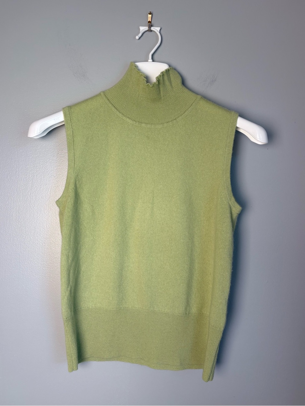 St John Cashmere Marie Gray Sleeveless Mock Neck Sweater Tank Top Light Green